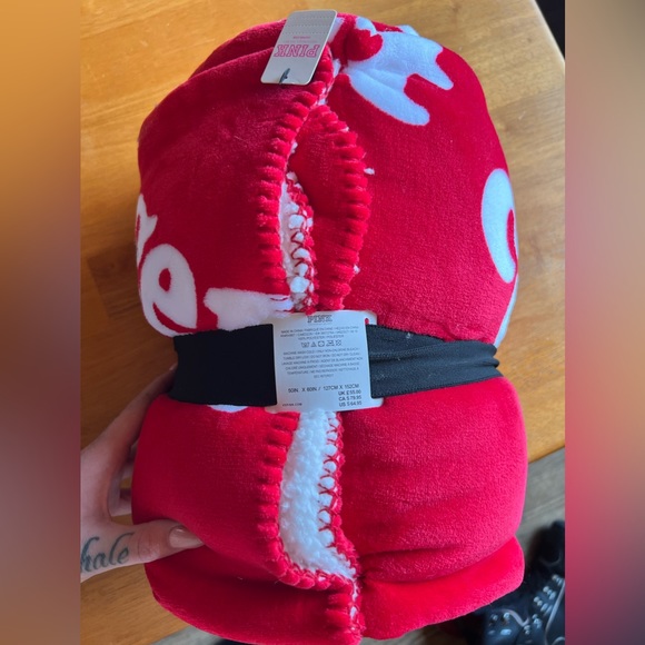 NWT Victorias Secret Fleece Blanket - Picture 2 of 2